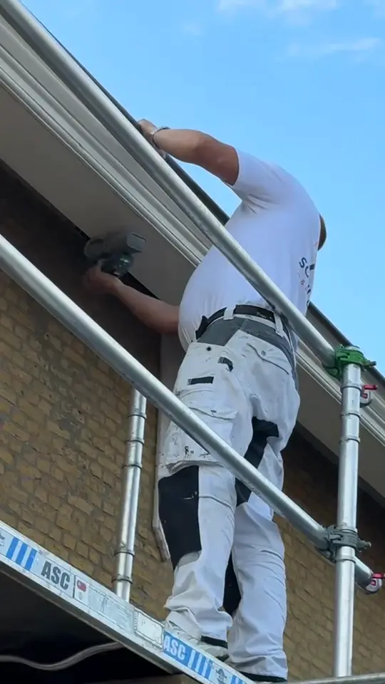 Dakrand schuren en strak maken